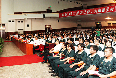 作為推動(dòng)企業(yè)加快發(fā)展三大平臺(tái)之一的人力資源管理提升工作，將是當(dāng)前和今后一段時(shí)期山推股份人力資源管理的首要任務(wù)。