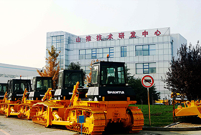 2009年，山推研發(fā)中心被國(guó)家人事部批準(zhǔn)設(shè)立博士后科研工作站，同年召開首屆科技創(chuàng)新大會(huì)。