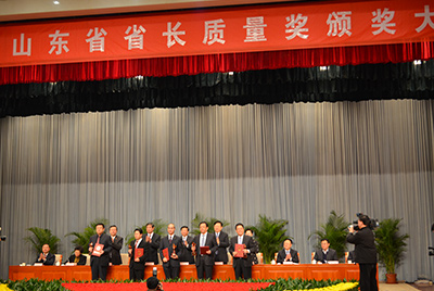 1月11日，山東省第三屆省長(zhǎng)質(zhì)量獎(jiǎng)表彰大會(huì)在山東省政府禮堂召開。
