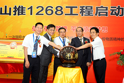 2011年山推信息化建設(shè)有三件大事：ERP、PDM、呼叫中心，其中ERP為核心，PDM是基礎(chǔ)，呼叫中心為方式之一。
